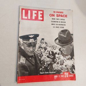 Vtg LIFE Magazine April 21, 1961 ~19 Pages On Space, Inside Yuri's Capsule